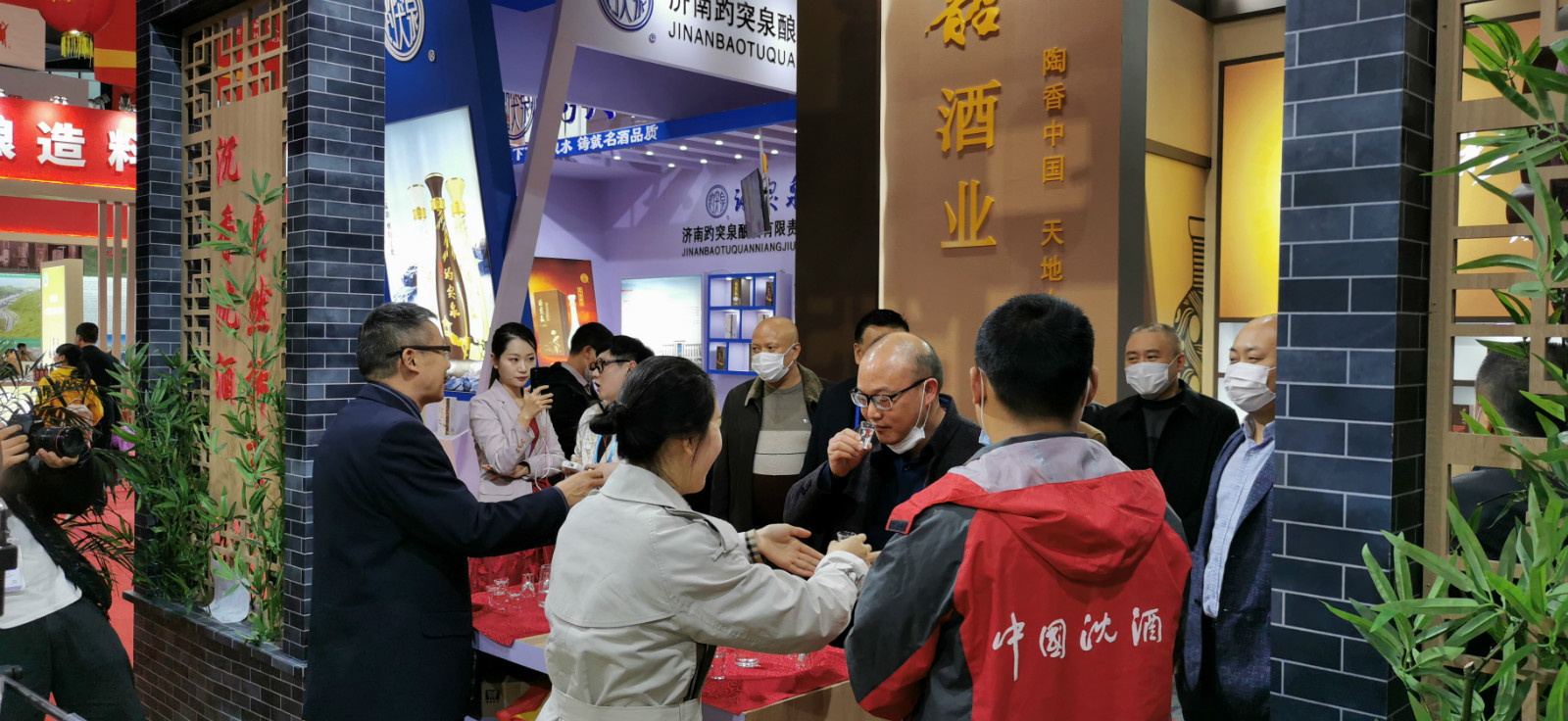 瀘州市敘永縣委常委、組織部長(zhǎng)周之平一行參觀中國沈酒展館_meitu_2.jpg